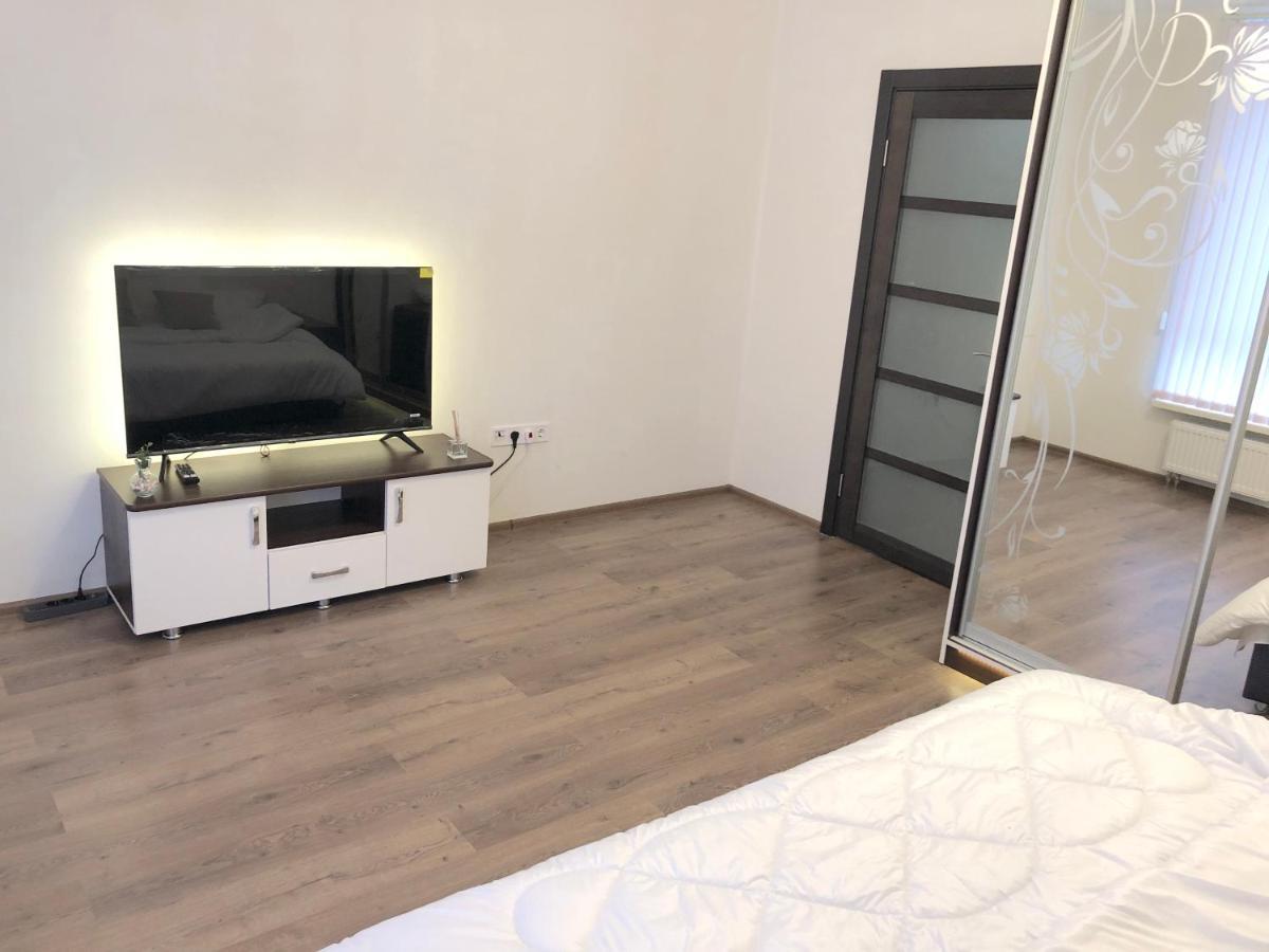 Жд Вокзал Пр Победы 67-В Метро Нивки Парк Шулявка Apartment Kyiv Exterior photo