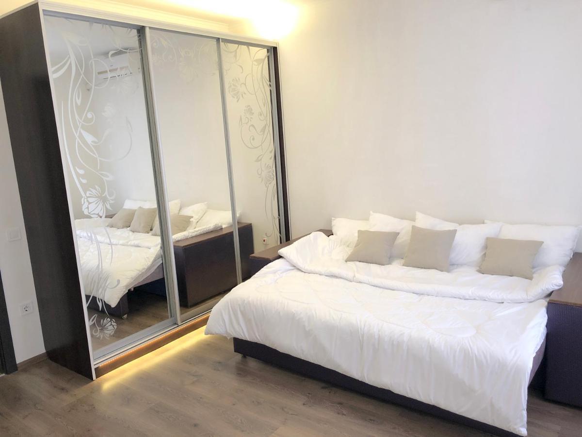 Жд Вокзал Пр Победы 67-В Метро Нивки Парк Шулявка Apartment Kyiv Exterior photo